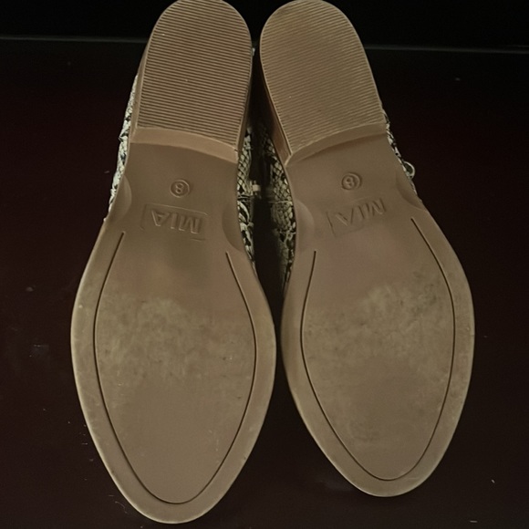 MIA ankle boots. Only worn once, great condition! Size 8 OBO - Picture 3 of 4